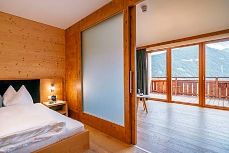 One-Bedroom Suite with Mountain View