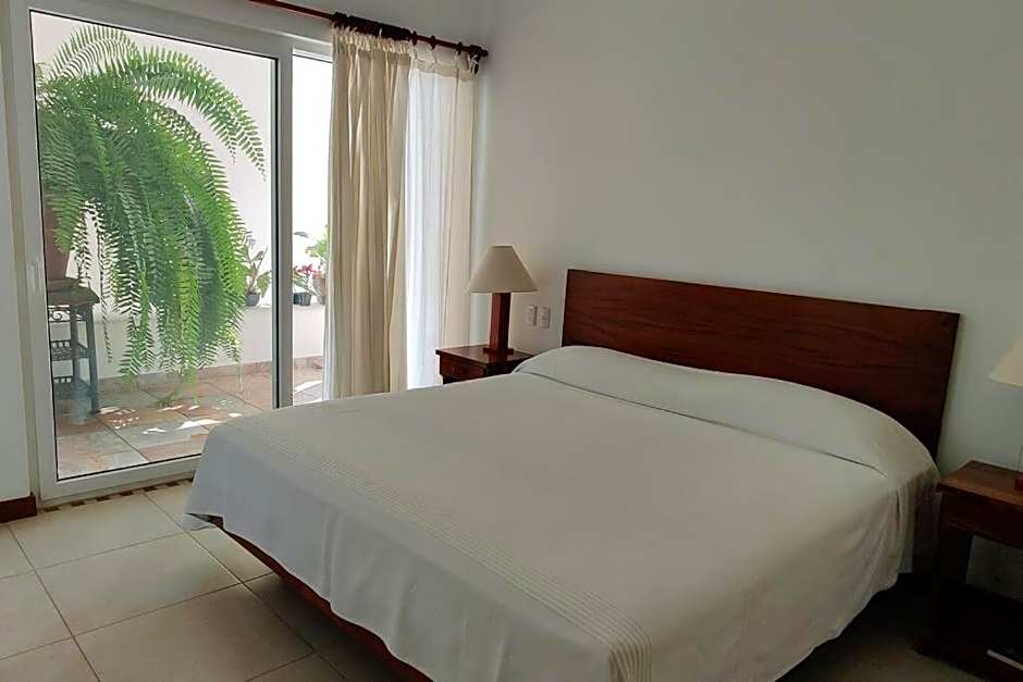 Apartment Tortugas- rooms with AC, and great pool at 5 min to Carrizalillo beach and restaurants of Benito Juarez Bulevard