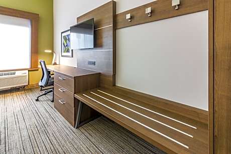 Standard King Room with Mobility Accessible Tub