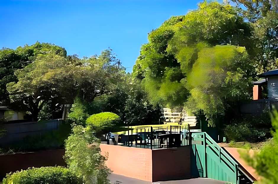 Lamplighter Motel And Apartments