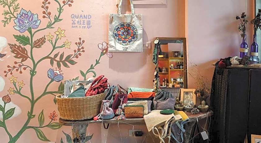 Dulan The Travel Bug Bistro Inn