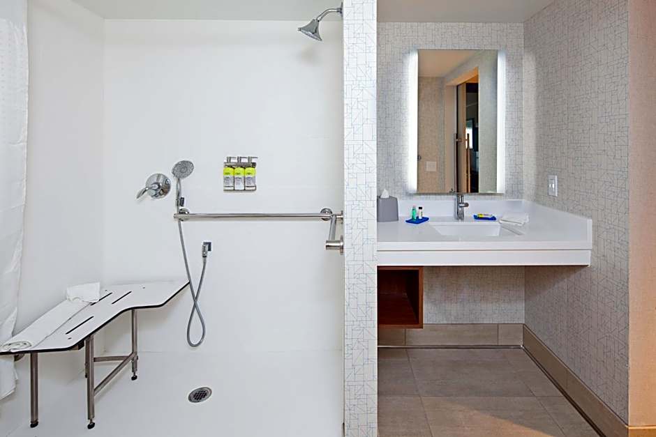 Holiday Inn Express Hotel & Suites Ventura Harbor By IHG