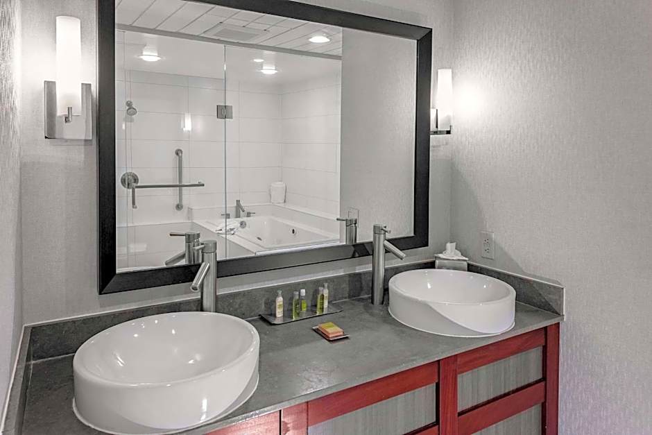 DoubleTree By Hilton Omaha Downtown