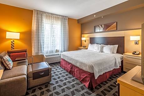 King Studio with Sofa Bed