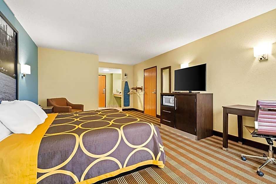 Super 8 by Wyndham Osseo WI
