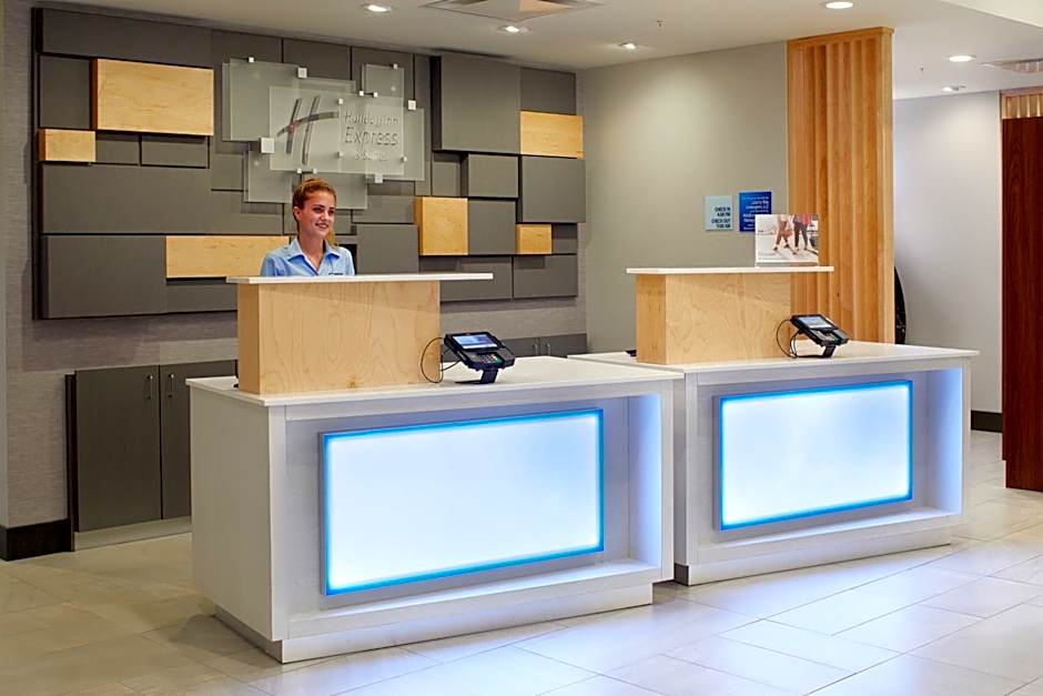 Holiday Inn Express and Suites Cincinnati North Liberty Way By IHG