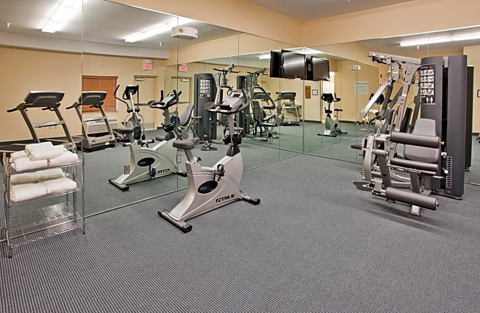 Candlewood Suites Kansas City Northeast, an IHG Hotel