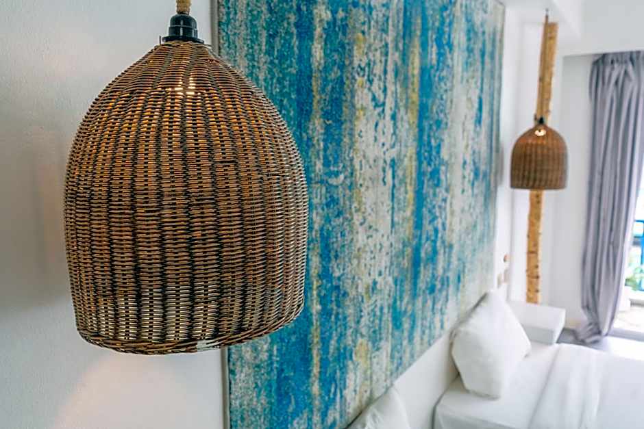 Meow Cat Cafe & Hotel