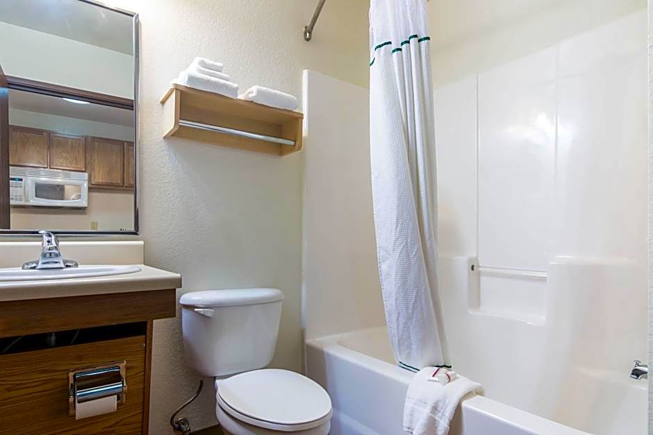 HomeTowne Studios & Suites Bentonville