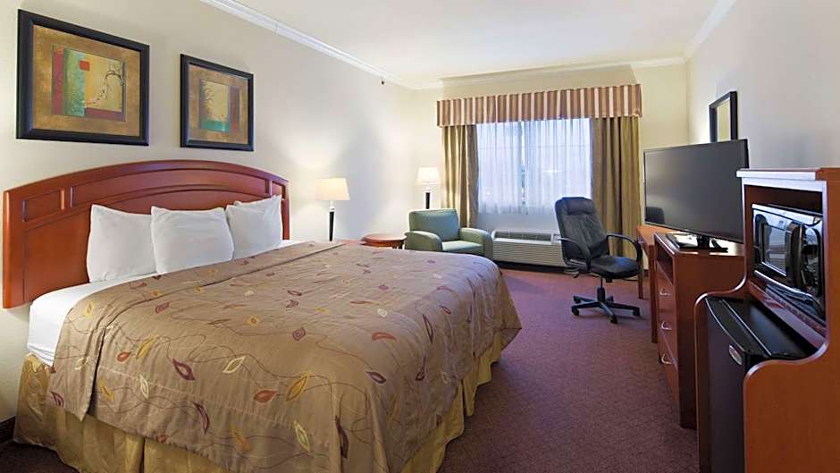 Best Western Cleveland Inn & Suites