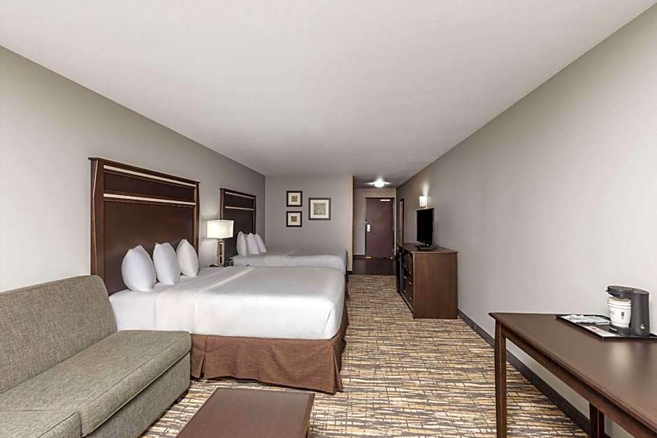 Photo 1 of 1 of Deluxe 1 Queen Bed Suite, Mobility Accessible, City View
