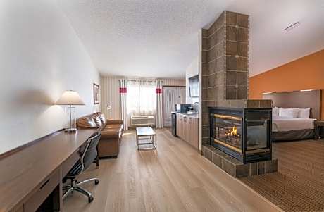 Suite, 1 King, Alternate bed: sofa bed