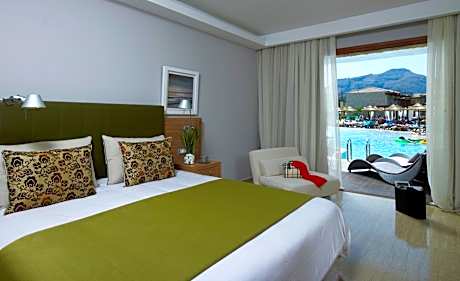 Double Room Swim Up Pool View (Relax or Active Area)