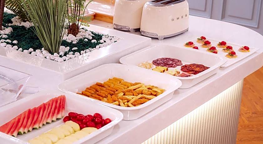 Hotel February Dong Seong Ro