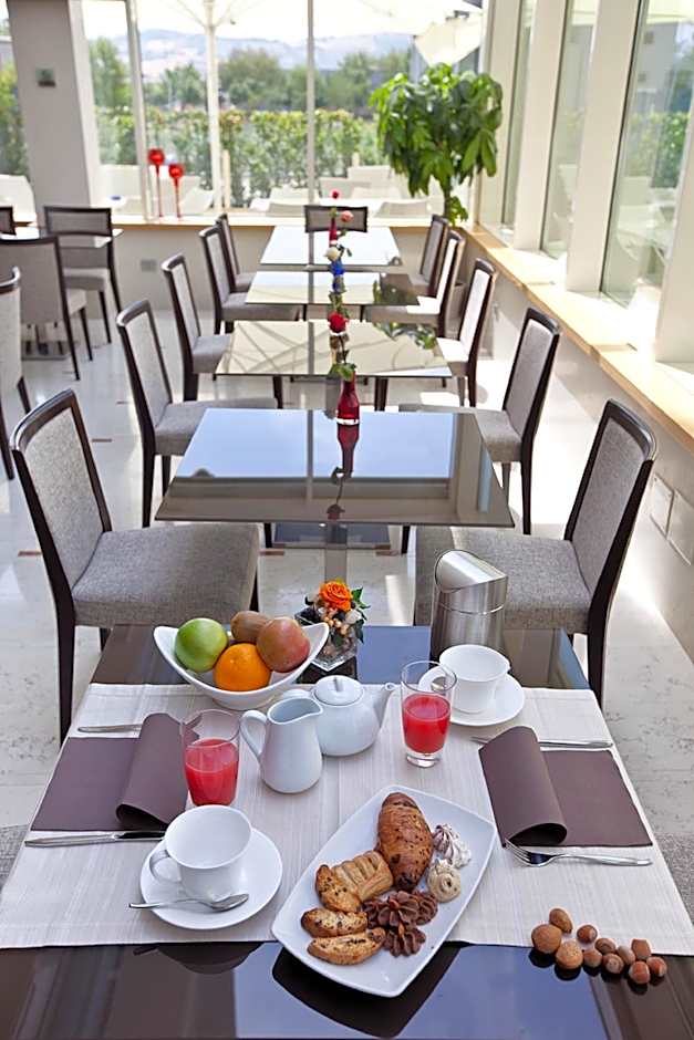 Breaking Business Hotel