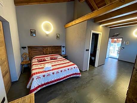 Family Room with Mountain View