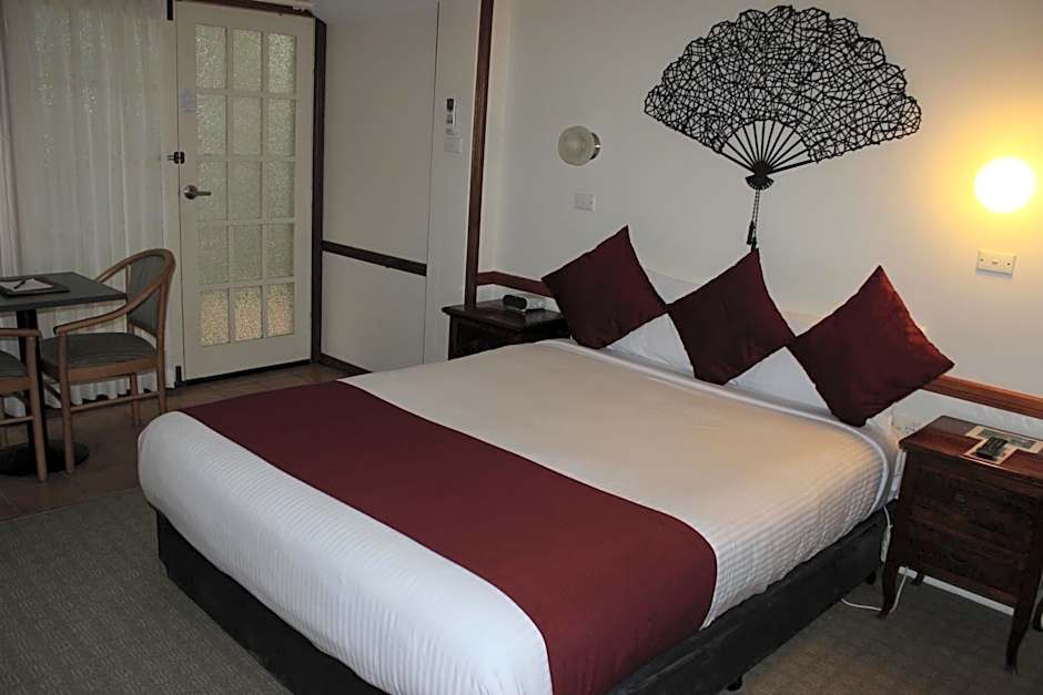 Three Explorers Motel