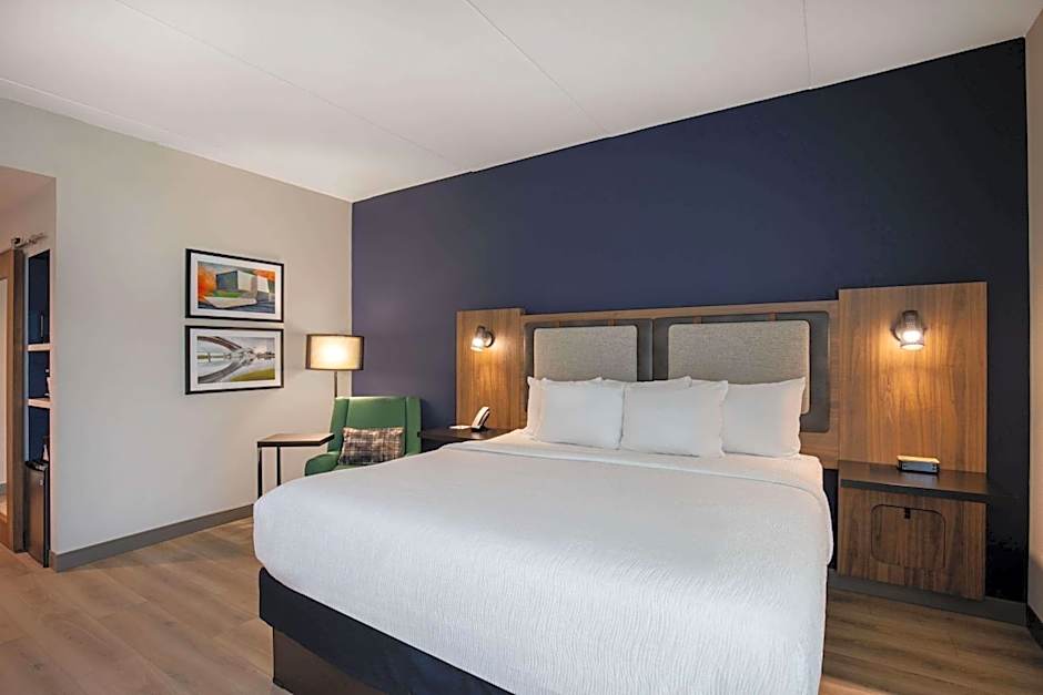 La Quinta Inn & Suites by Wyndham Chattanooga Downtown/South