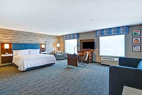 1 King Mobility/hearing Access Tub Studio Ns Vis Firealrm/door/phn Alrt/sofabed Microwv/fridge/hdtv/