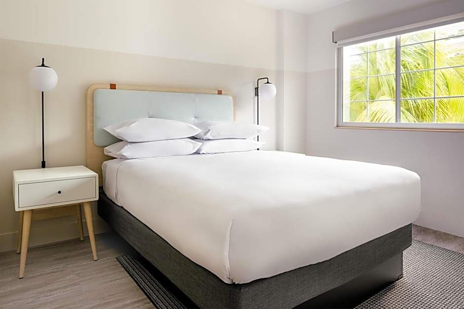 Hampton by Hilton Grand Cayman Seven Mile Beach