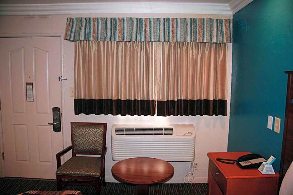 Civic Center Lodge / Lake Merritt BART