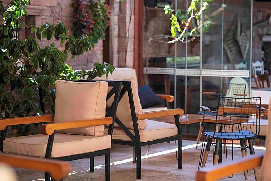 Cunda Tas Konak Otel