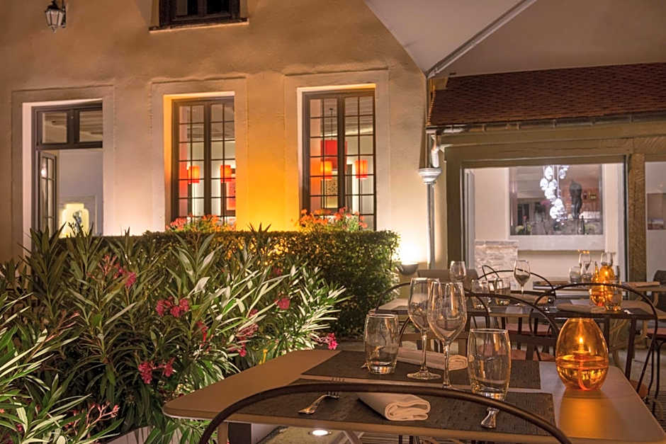 Hotel Aux Vieux Remparts, The Originals Relais (Relais du Silence)