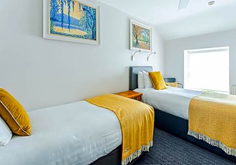 Twin Room with Bathroom