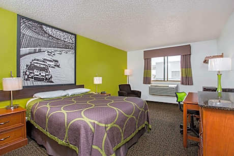 1 King Bed Non-Smoking