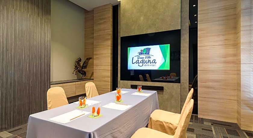GreenVille Laguna Hotel