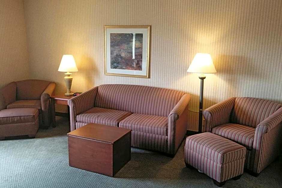 La Quinta Inn & Suites by Wyndham Detroit Southgate