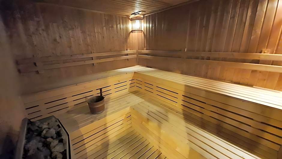 Montien Riverside Hotel