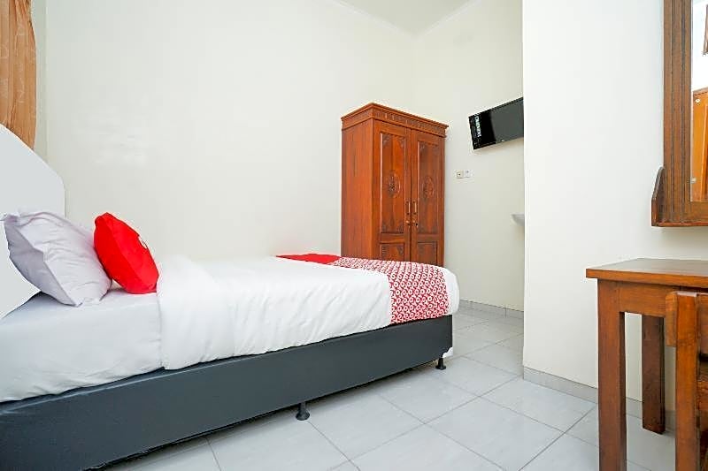 OYO 1642 Penginapan Anggrek Syariah 2