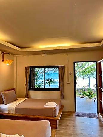 Triple Bungalow with Sea View