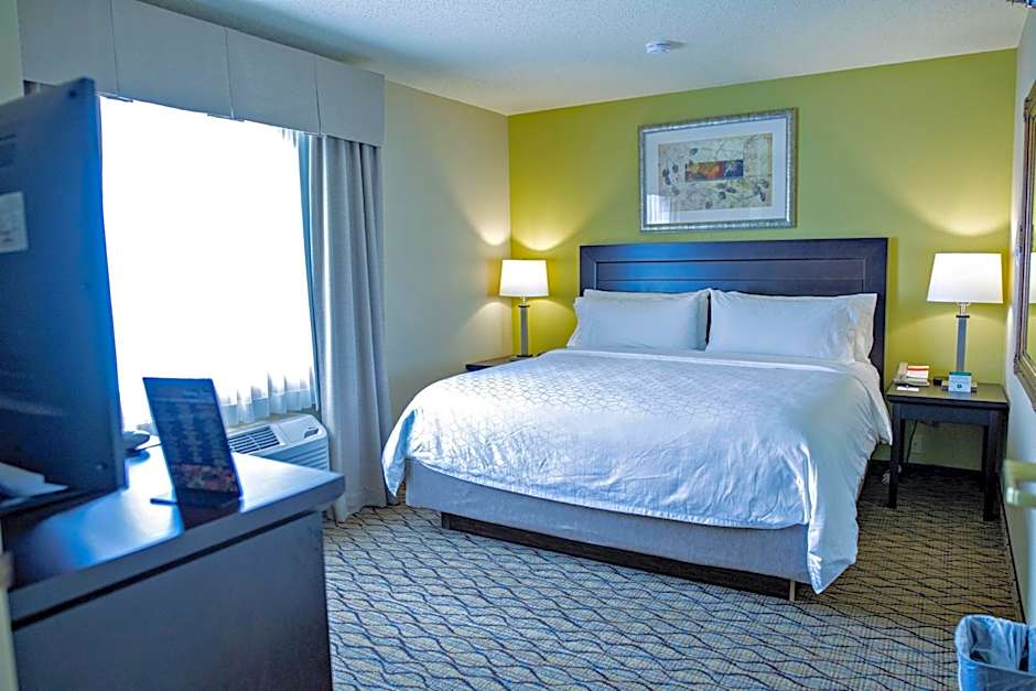 Holiday Inn Express Hotel & Suites Chicago-Libertyville By IHG