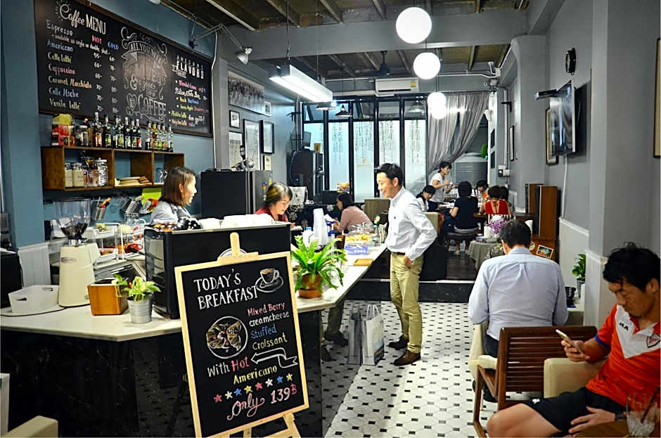 Goodfellas Thong lo Hostel #Check in time needed#