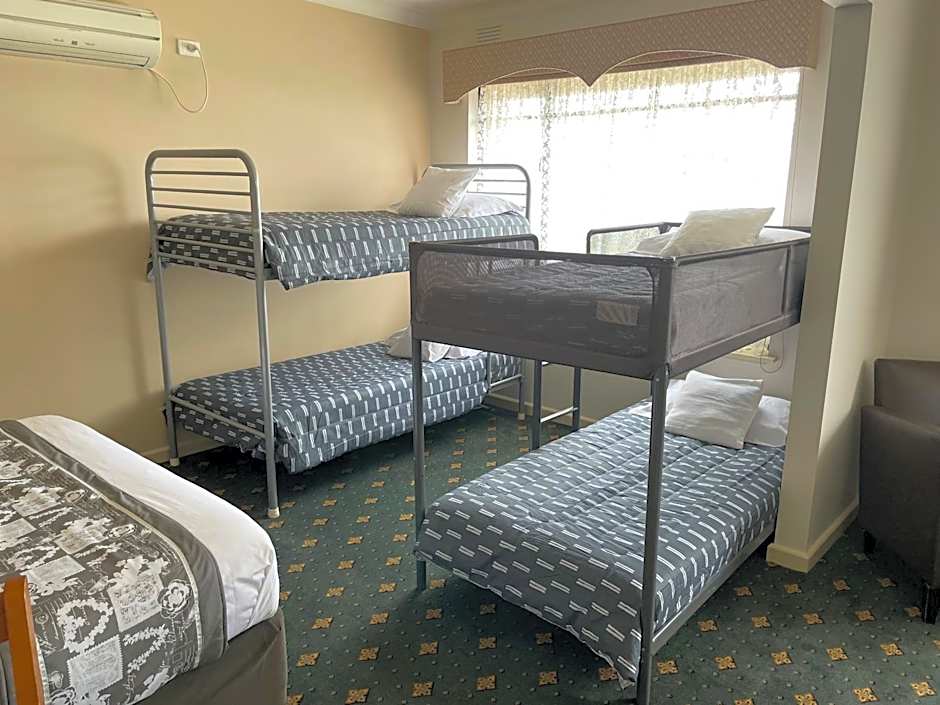 503 On Princes Drive Motel