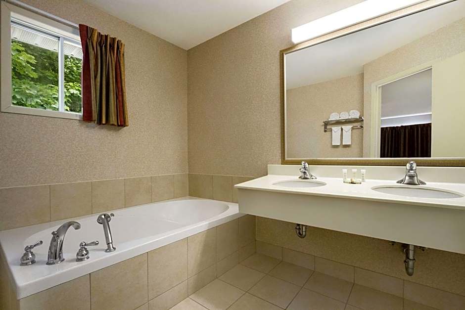 Super 8 by Wyndham Brockville