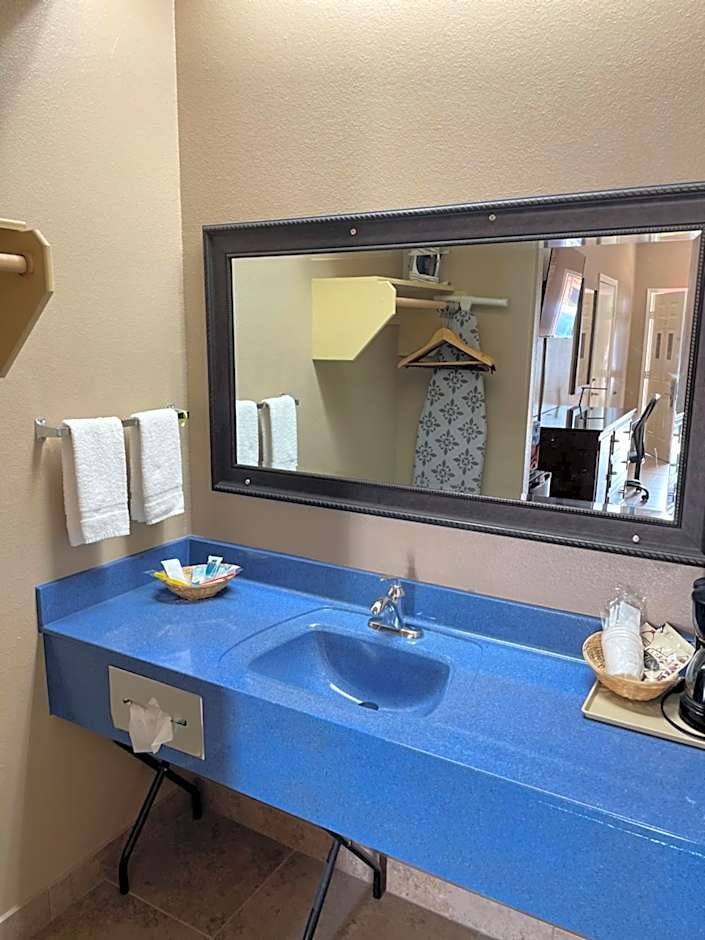 Los Fresnos Inn and Suites