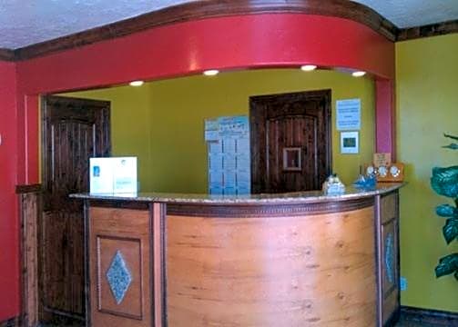 Economy Inn & Suites
