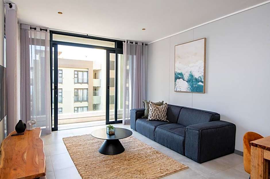 Luxury Bellagio 302 with Sea Views and Inverter