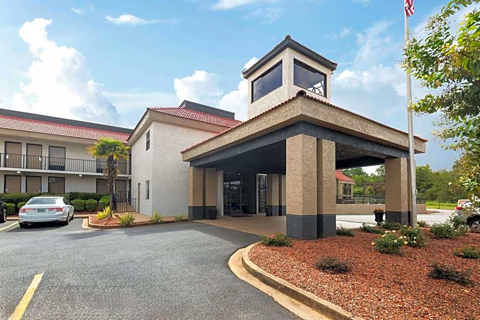 Ramada by Wyndham Bainbridge