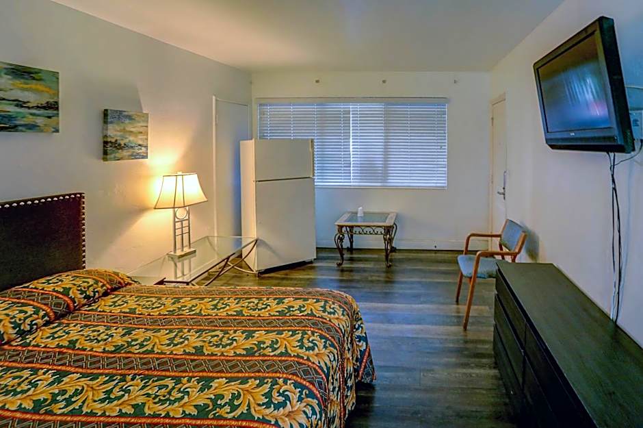 Beach and Town Motel