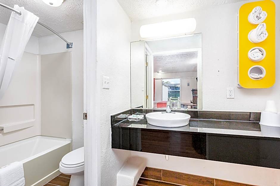 Relax Inn by OYO Columbus OH I 70