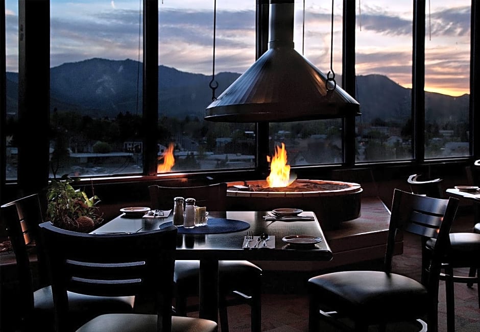 Coast Wenatchee Center Hotel