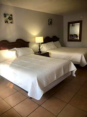 Deluxe Double Room (2 Adults + 1 Child)