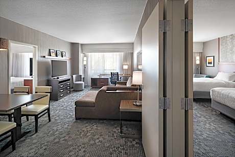 2 Bedroom Suite, Bedroom 1: 1 King, Bedroom 2: 2 Queen, Sofa bed
