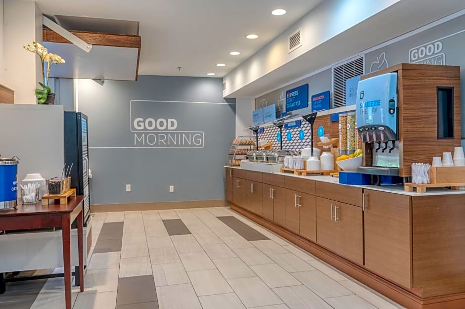 Holiday Inn Express Hotel & Suites Thornburg-S. Fredericksburg By IHG