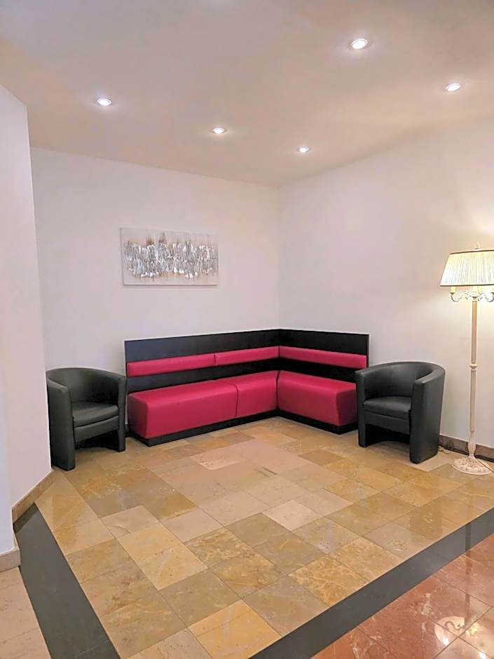 Hotel Pause - Free WiFi & Free Parking!!