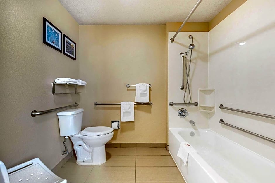 Comfort Suites Waco North - Near University Area